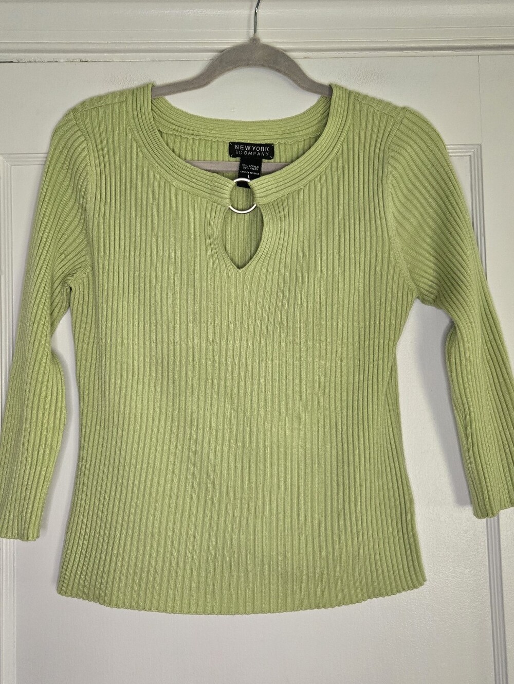 New York and Company Green 3/4 Sleeve Sweater w/ Silver Detail Women's Large